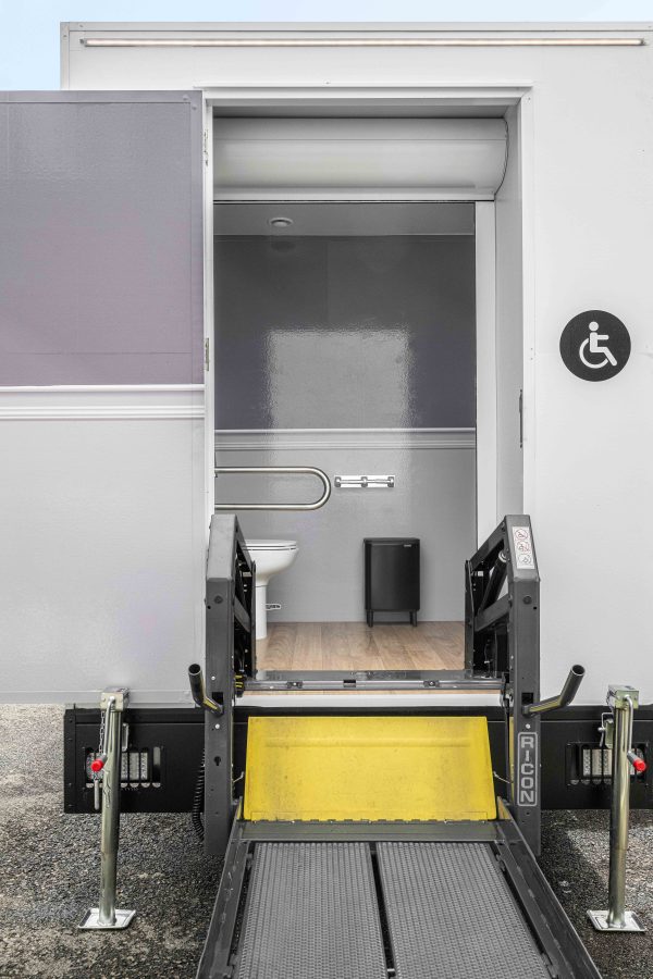 Accessible 4-Stall Luxury Restroom Trailer – photo 5