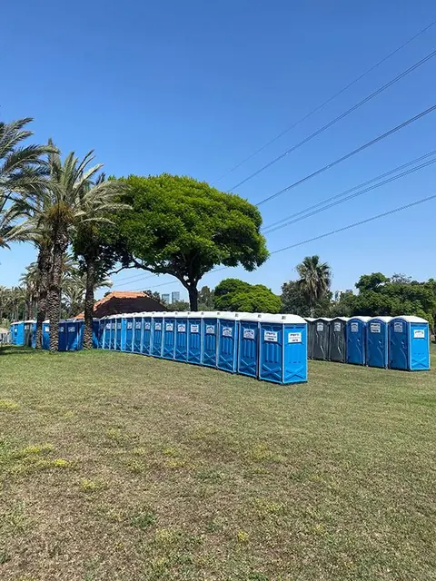 שירותים ניידים במצעד הגאווה